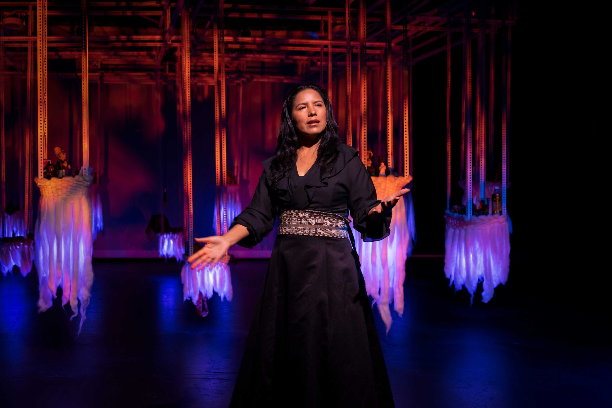 A performer in Llontop at Pregones Theater